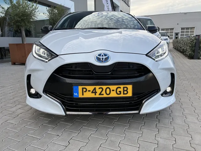 Toyota Yaris 1.5 Hybride Executive | Bi-Tone | Pdc (12367km)