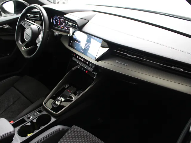 Audi A3 Sportback 30 TFSI S-Line S-Tronic Navigatie | Panoramadak | Sportstuur | Led