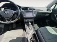 Volkswagen Tiguan 2.0 TSI 4Motion Highline | PAN. DAK | ELEKTR. TREKHAAK | STOELVERWARMING | NL-AUTO | DEALERONDERHOUDEN | ETC..