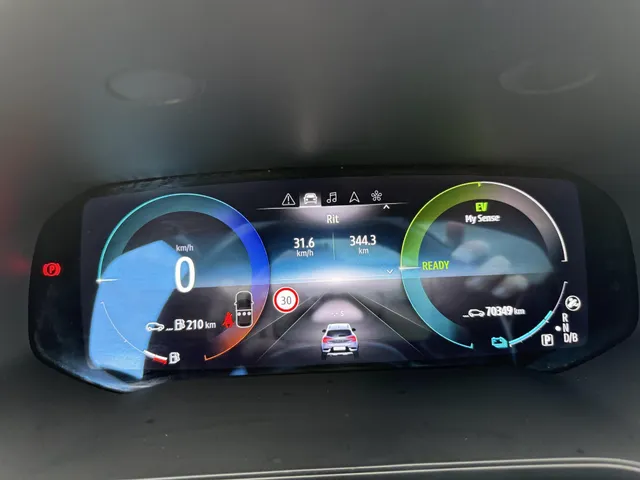 Renault Captur 1.6 E-Tech full hybrid 145 E-Tech engineered | NL Auto | Groot Navi scherm | Dode hoek detectie | LM 18 inch | Trekhaak | Luxe uitvoering