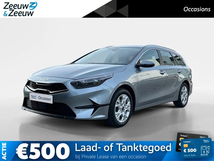 Kia Ceed Sportswagon 1.5 T-GDi DynamicLine | All-Seasonbanden | Apple Carplay / Android Auto | Navigatiesysteem | Parkeersensoren Voor + Achter | Parkeercamera Achter | Licht + Regensensor | Cruise Control | Climate Control | 16'Lichtmetalen velgen