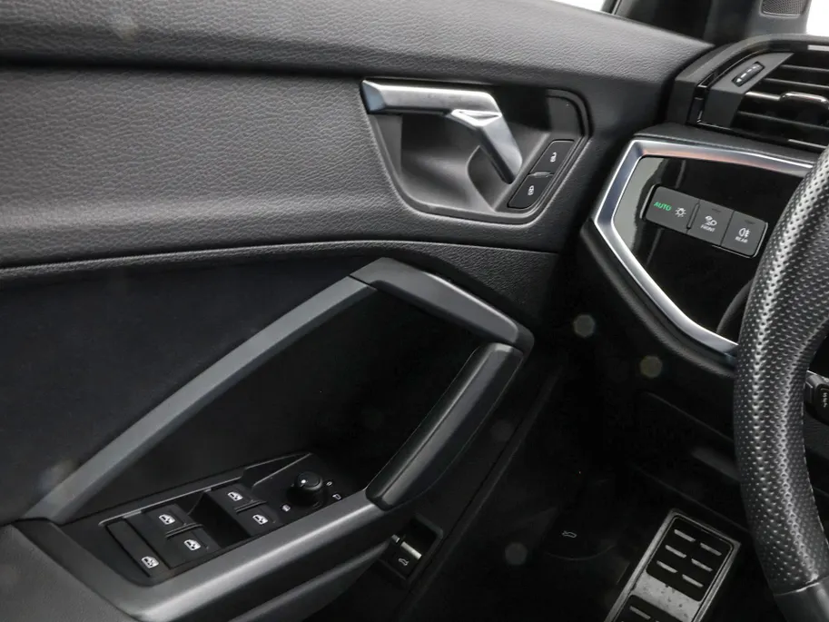 Audi Q3 45 TFSIe 245pk S-tronic Advanced Edition · SOH 92,5% · Camera · Apple/Android Car Play · S line interieur · P-Sensoren · Elek. Achterklep · 18'' Inch · Stoelverwarming ·