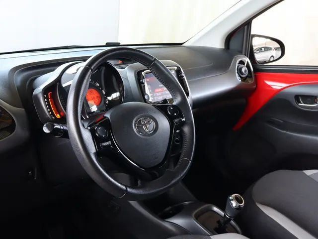 Toyota Aygo 1.0 VVT-i x-play Automaat | Camera | Apple Carplay & Android Aut