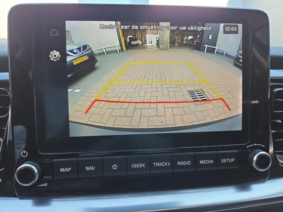Kia Stonic 1.0 T-GDi MHEV DynamicLine | Cruise Control Adaptief | Achteruitrijcamera | Apple Carplay& Android Auto | LM Velgen | rijstrooksensor met correctie | Fabrieksgarantie t/m 15-02-2031 | Alseason Banden |