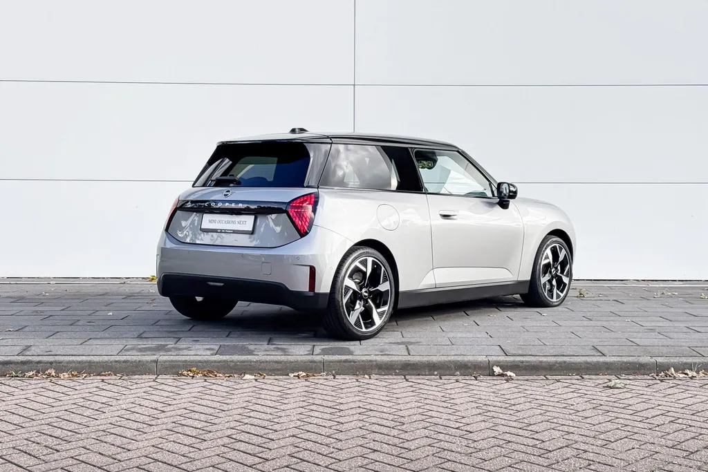 MINI Cooper 3-deurs Electric Cooper E Favoured L 40.7 kWh