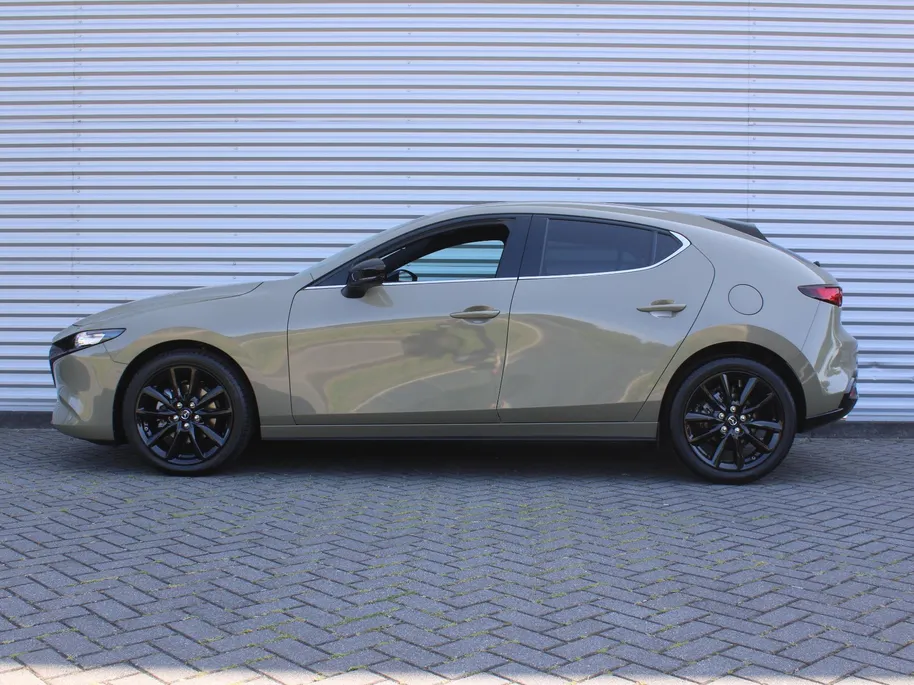 Mazda 3 2.0 e-SkyActiv-X M Hybrid 186 Homura | Stoelverwarming | Camera | Dodehoek detectie | HUD | 18' LM | LED | Cruise adapt. |