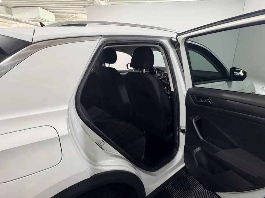 Volkswagen T-Roc 110PK TSI Style | Trekhaak 1300KG Trekgewicht | Navigatie | Cruise Control Adaptief | Climate Control | Camera | Parkeersensoren | Lichtmetalen Velgen | Armsteun |