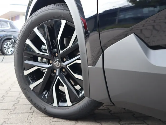 Toyota C-HR+ First Edition 77 kWh | Stuur/Stoel Verwarming | 20 Inch