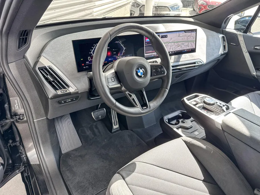 BMW iX xDrive45 101 kWh