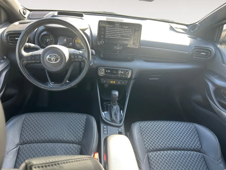 Toyota Yaris 1.5 Hybrid Executive Zeer compleet o.a. Navigatie, Trekhaak etc! Nu incl. 12 maanden garantie!