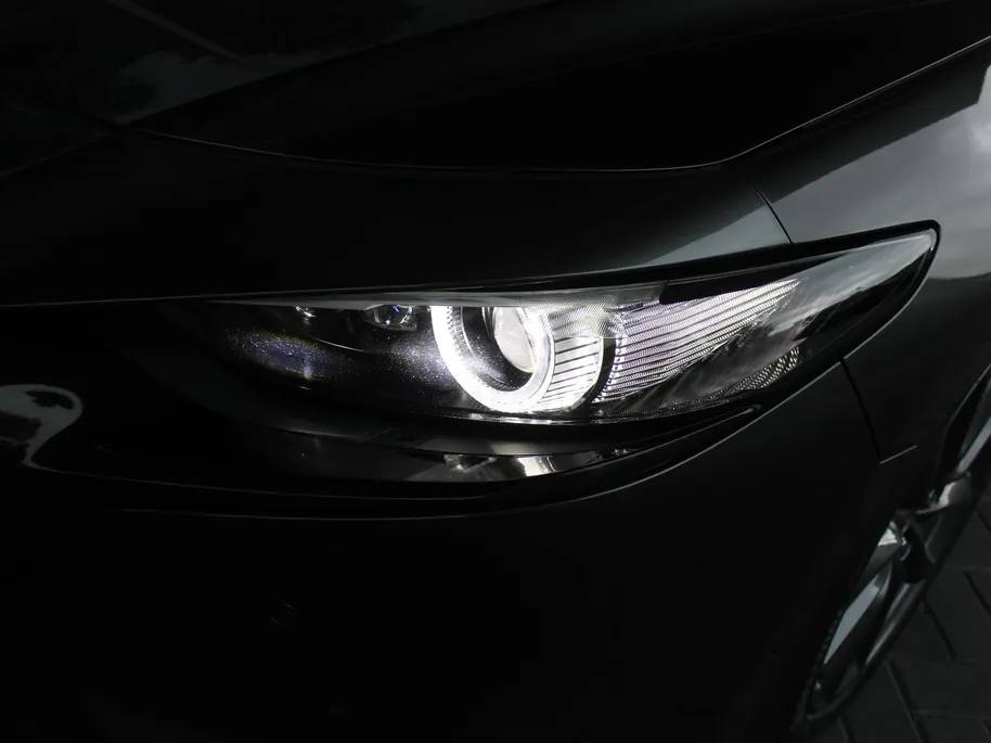 Mazda 3 2.0 e-SkyActiv-G M Hybrid 122 Luxury | Trekhaak | Stuur-/stoelverwarming | Leer | 360 Camera | Stoelgeheugen | 18' LM | HUD | LED | Cruise adapt. |
