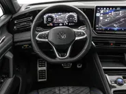 Volkswagen Tiguan 1.5 eHybrid 204pk DSG R-Line Edition · Panoramadak · 360 Camera · Inklap. Trekhaak · Matrix LED · Stuur- & Stoelverwarming + Massage · Achterbank verwarmd · Garantie t/m 09-10-2030 of 100.000km