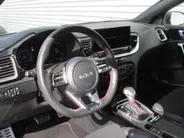 Kia ProCeed 1.6 T-GDI GT | 204PK! | Stuur-/stoelverwarming | Schuifdak | Camera | Stoelgeheugen | LED | Dodehoek detectie | Zeer nette auto | 1e eigenaar |