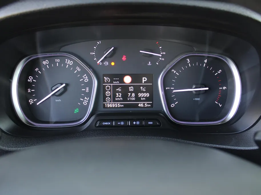 Peugeot Expert 227S 2.0 BlueHDI 180 Premium Pack | Trekhaak | Navi | Camera | Dodehoek detectie | Automaat | PDC | Airco | Cruise | Betimmerd | Betonplex vloer |