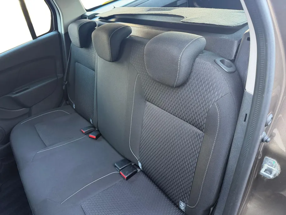 Dacia Logan MCV 0.9 TCe Laureate | 100% onderhouden | Elektr. ramen voor | Airco | Parkeersensor achter | Trekhaak | DAB | Bluetooth | Cruise control | Bovag garantie |