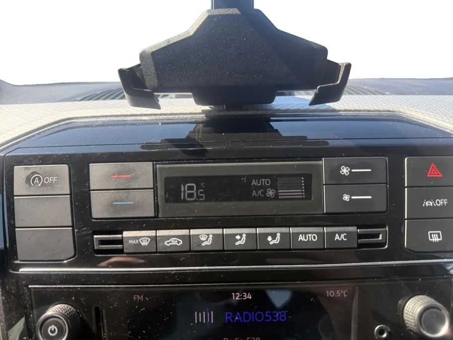 Volkswagen up! 1.0 | Camera | Parkeersensoren | Climate Control | Cruise Control | DAB | Stuurbediening | Bluetooth | Goed Onderhouden
