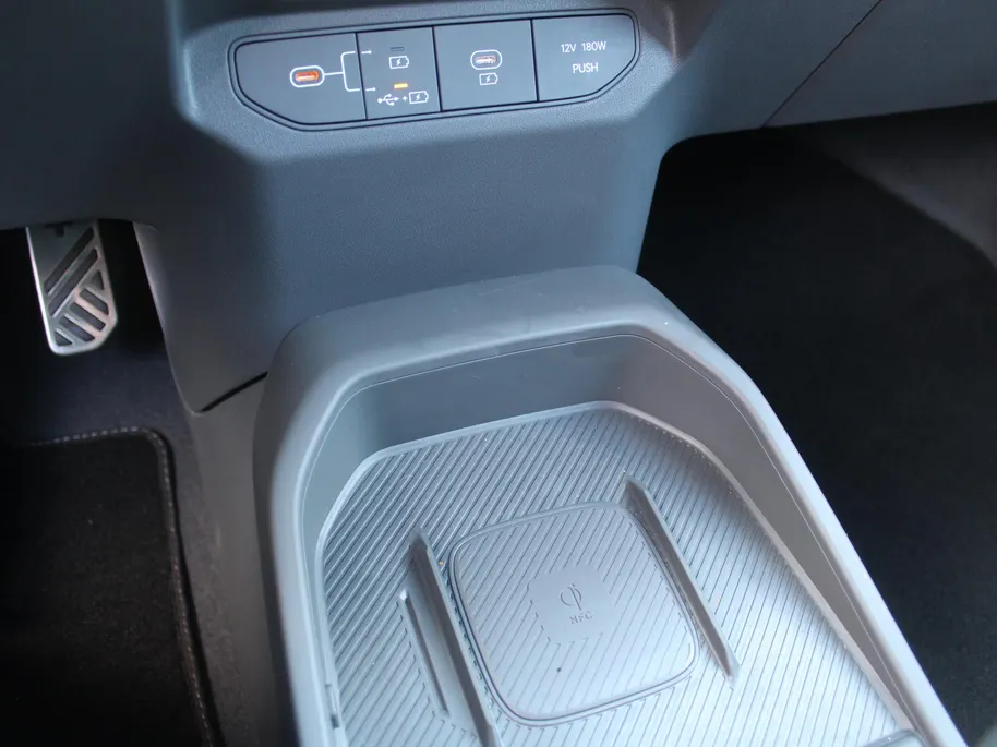 Kia EV3 GT-Line 81.4 kWh | Stuur-/stoelverwarming | Schuifdak | Camera | Dodehoek detectie | Elek. stoelverstelling | 19' LM | LED | Telefoonlader |