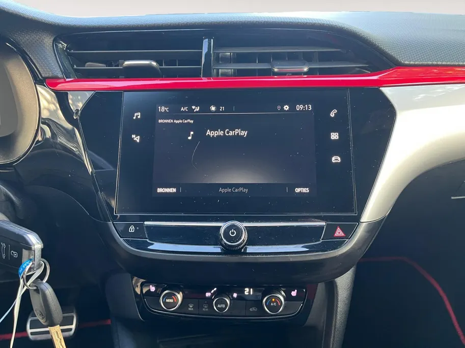 Opel Corsa 1.2 Edition | AUTOMAAT | Carplay | Stoelverwarming | Dodehoek detectie | Climate Control | Draadloze telefoonlader | Parkeercamera