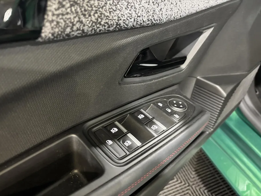 Renault Clio 160PK Full Hybrid Techno Automaat | Lichtmetalen Velgen Hoogglans Zwart | Adaptive Cruise Control | Google Built-in | Camera | Apple CarPlay/Android Auto | Full LED | Armsteun | Licht & Regen Sensor |