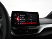 Volkswagen ID.4 Pro 77 kWh 204pk SOH 95,5% · Apple/Android Car Play · Navigatie · P-Sensoren · Verkeersbord Herkenning · 19'' Inch ·