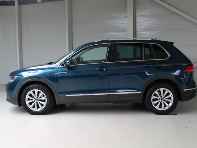 Volkswagen Tiguan 1.5 TSI Elegance Apple Carplay | Parkeercamera | Stoelverwarming | Inklapbare buitenspiegels | Climate Control
