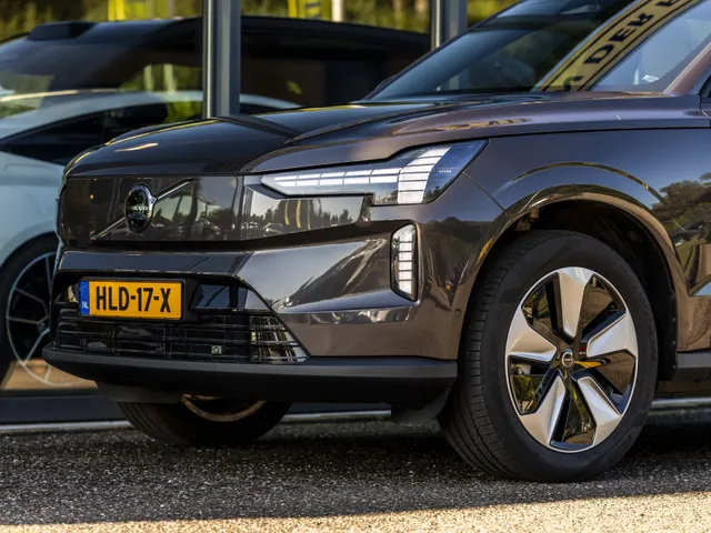 Volvo EX90 Single Motor Core 7p. 104 kWh | Panoramadak | Nieuwstaat | SOH 95% |