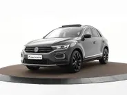 Volkswagen T-Roc 1.5 TSI 150pk Sport Business R · Panoramadak · Camera · Standkachel · Stoelverwarming · Navigatie · 19' Velgen · Elek. Inklapbare Spiegels ·