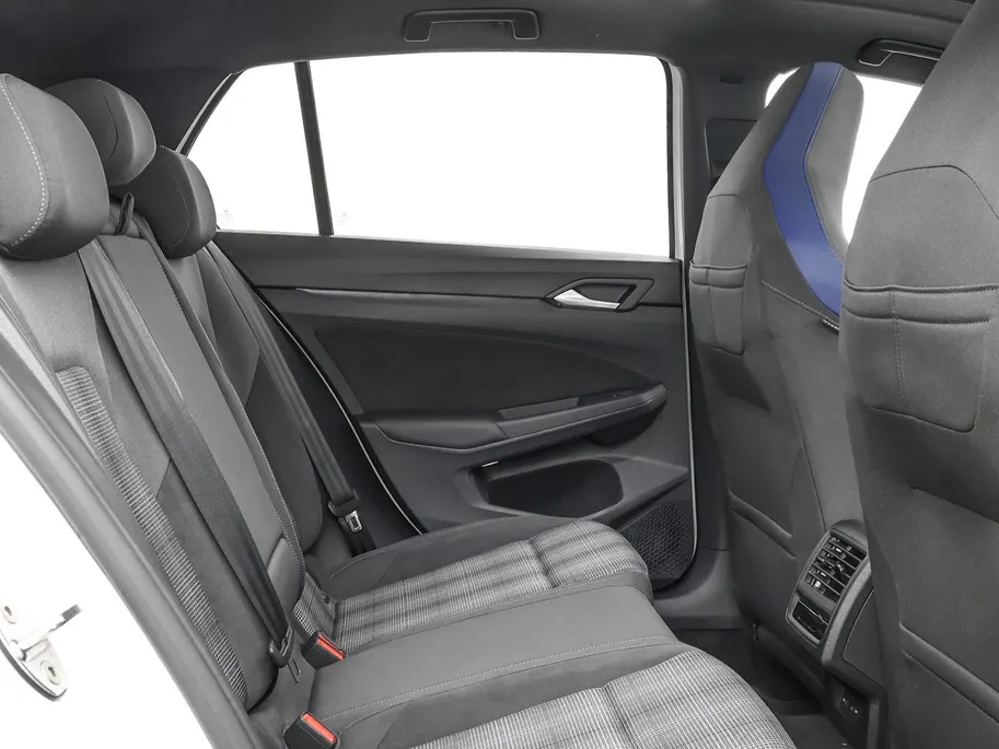 Volkswagen Golf 1.5 eHybrid 272pk DSG GTE · Panoramadak · 360 Camera · Head-Up Display · Matrix LED · Optiekpakket Zwart · Dodehoeksensor · Garantie t/m 10-11-2030 of 100.000km