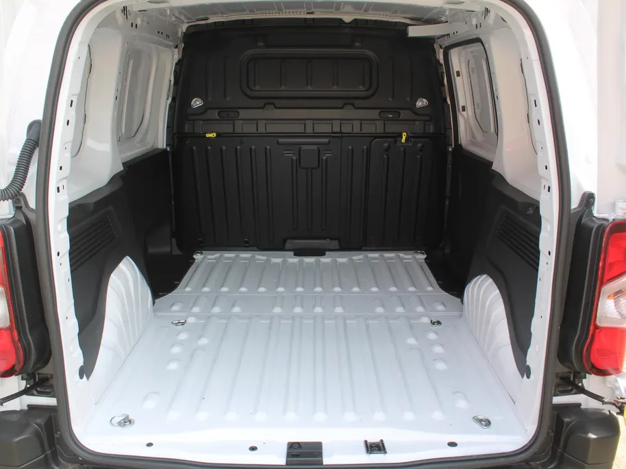 Toyota ProAce CITY 1.5 D-4D L1 Professional | Automaat | 3-zits | Clima | Navi | Camera | Cruise | Dodehoek detectie | Stoel- en stuurverwarming | Digitale binnenspiegel |