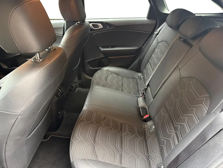Kia Ceed Sportswagon 1.0 T-GDi MHEV Design Edition Automaat |  Cruise control Adaptief  | Camera| Stoelverwarming | Carplay & Android Auto | Fabrieksgarantie t/m 15-3-2032 +3x 1 jaar* | NAP