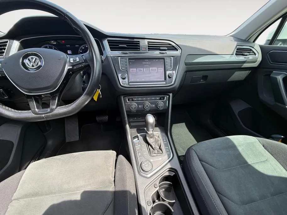 Volkswagen Tiguan 2.0 TSI 4Motion Highline | PAN. DAK | ELEKTR. TREKHAAK | STOELVERWARMING | NL-AUTO | DEALERONDERHOUDEN | ETC..