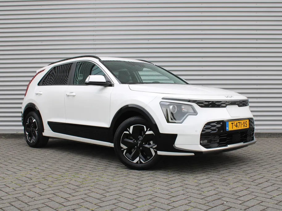 Kia Niro EV Edition 64.8 kWh | Stuur-/stoelverwarming | Camera | Cruise adapt. | Navi | 17' LM | Clima |