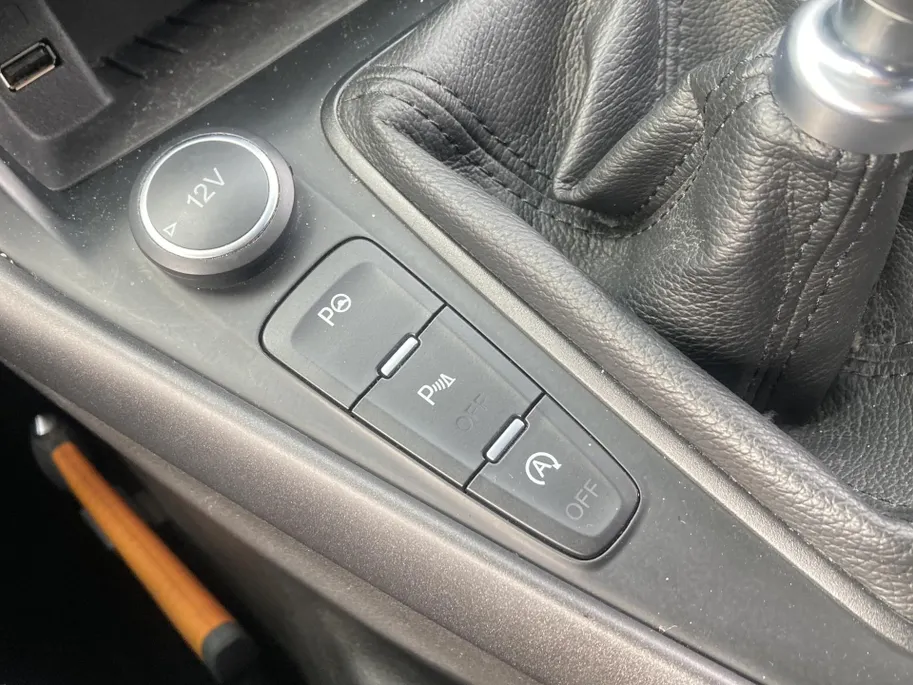 Ford Focus 1.0 Ecoboost 125 pk ST-Line Wagon Navigatie - Apple Carplay/ Android Auto - Active Park Assist - Privacy Glass