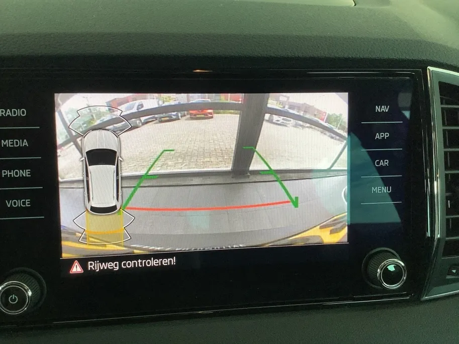 Škoda Karoq 1.0 TSI Business Edition | camera | PDC voor + achter | digitaal