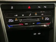 Volkswagen T-Roc 1.0TSI/115PK Life Edition · Apple/Android Car Play· Camera + Parkeersensoren · Keyless · 27-06-2028 of 100000km.