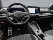 Volkswagen T-Roc 1.5 eTsi 150pk DSG R-Line First Edition · Camera · Wegklapbare Trekhaak · Stoelverwarming · Dodehoek Detectie · Elek. Achterklep · 19'' Inch · Garantie t/m 08-03-2030 of 100.000km