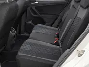 Volkswagen Tiguan 1.5 TSI 150pk DSG R-Line · Panoramadak · Camera · Trekhaak · Harman Kardon Sound  · Apple/Android Car Play · Keyless · Matrix LED · Stuur- & Stoelverwarming ·