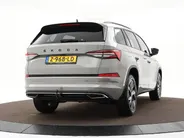 Škoda Kodiaq 1.5 TSI 150pk DSG Sportline Business 7p. · Camera · Inklap. Trekhaak · Keyless · Elek. Bestuurdersstoel + Geheugen · Matrix LED · Garantie t/m 27-05-2028 of 100.000km