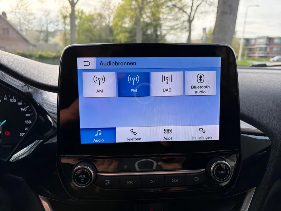 Ford Fiesta 1.0 EcoBoost Hybrid Titanium 125PK | 1e Eigenaar | NL-Auto | Apple Carplay / Android Auto | LED | Parkeersensoren | Cruise Control | Climate Control