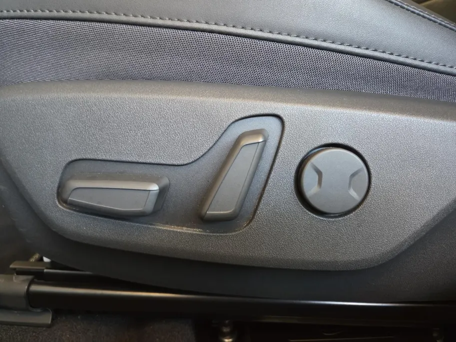 Kia Niro EV ExecutiveLine 64.8 kWh Accu 100% | Meest luxe uitvoering | Schuif/kantel dak | Dodehoek Detectie | Cruise Control Adaptief |  Head up Display | Stoelverwarming en Ventilatie | Harmen / Kardon | camera | Carplay & Android | Fabrieksgarantie t/m 19-06-2031