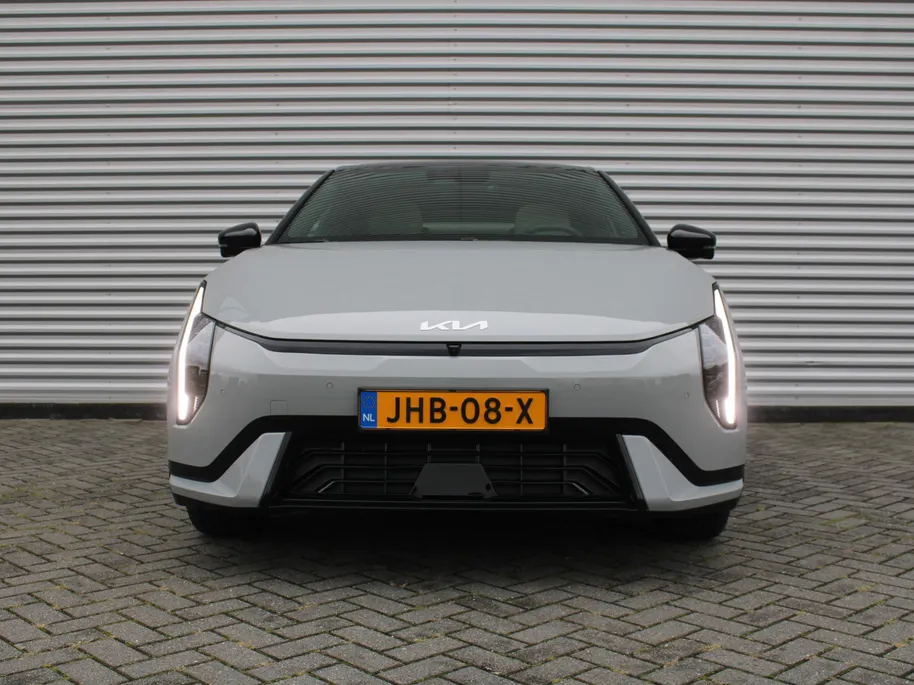 Kia EV4 GT-PlusLine 81.4 kWh | Schuifdak | Stuur-/stoelverwarming + ventilatie | Camera rondom | Elek. stoelverstelling | Leer | HUD | LED | 19' LM |