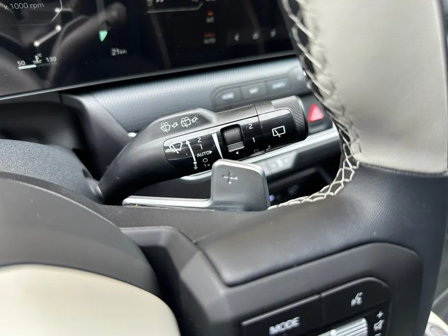Kia K4 1.0 T-GDi MHEV GT-Line Launch Edition (pano) Dodehoekassistentie | Kruisend verkeersassistentie achter | Uitstapwaarschuwing | Stoel + stuurwielverwarming