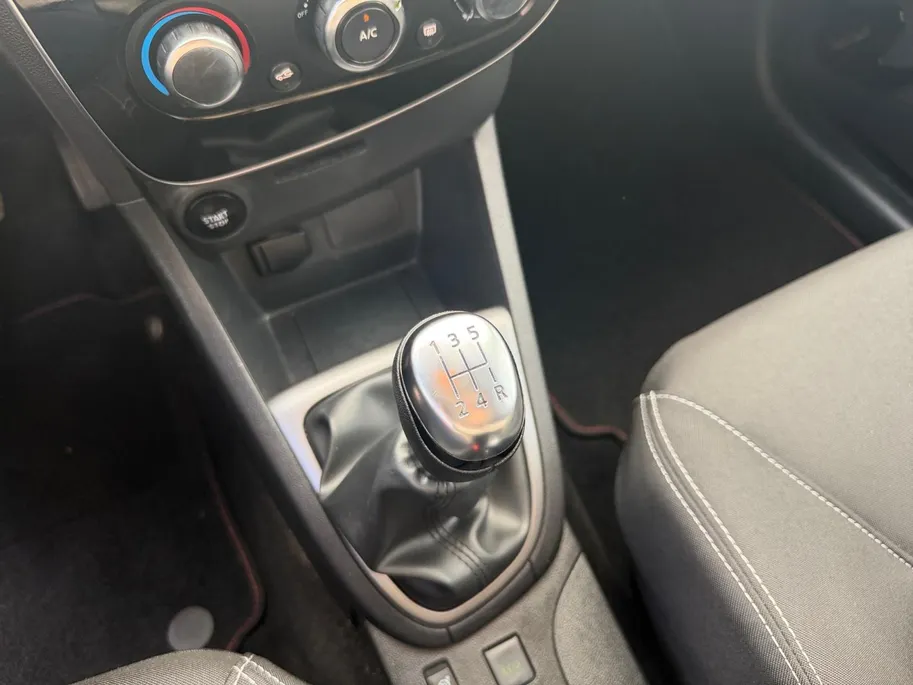 Renault Clio 0.9 TCe Limited | Navigatie | Bluetooth | Parkeersensoren | Onderhoudshistorie | LMV | Airco | Cruise Control | 12 Maanden BOVAG Garantie