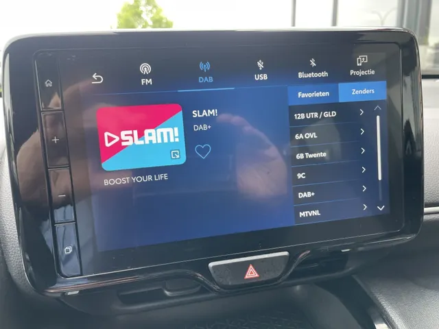 Toyota Yaris Cross 1.5 Hybrid Dynamic | Parkeersensoren V+A | Stuur en Stoelverwarm