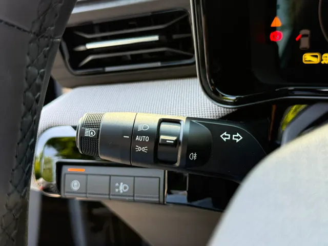 Nissan Micra 52 kWh Evolve NIEUW | 416km WLTP | Navigatie | H&K audio | App Connect | Pro Pilot | Keyless
