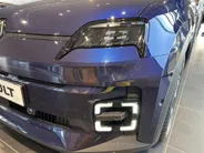 Renault 5 Comfort Range Techno | NU met €1.800,- Zeeuw & Zeeuw voorraadkorting en met GRATIS 5 jaar fabrieksgarantie tot 160.000km | PACK WINTER | V2G ready | Auto van het Jaar 2025 | Te financieren tegen 2,9% rente |