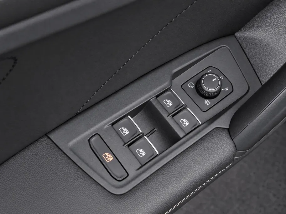 SEAT Tarraco 1.4TSIe-Hybrid 180kW/245PK PHEV FR · Panoramadak · Leder · Trekhaak · Apple/Android Car Play ·