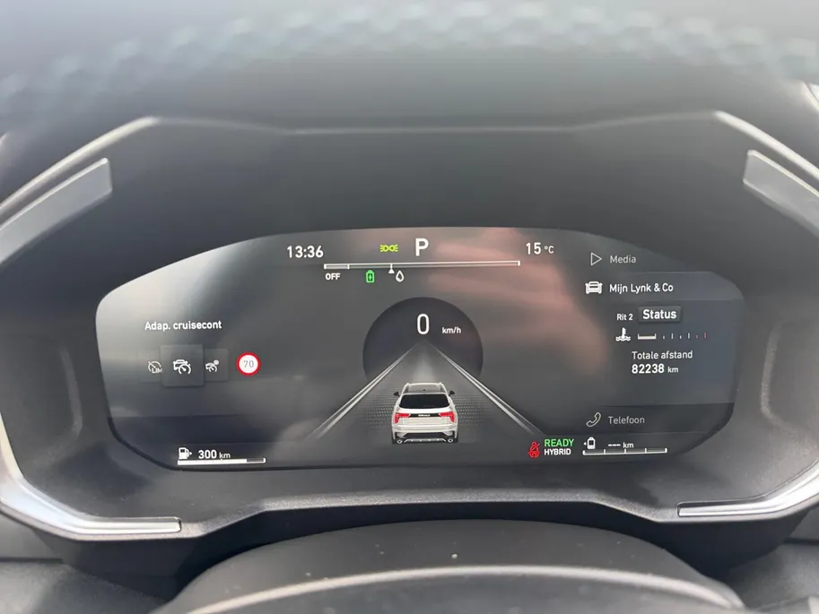 Lynk & Co 01 1.5 Apple Carplay/Android Auto , stoelverwarming , panoramadak , navigatiesysteem full map , camera 360 , elektrisch verstelb. bestuurdersstoel met geheugen , elektrisch bedienbare achterklep ,                                               lichtmetalen ve