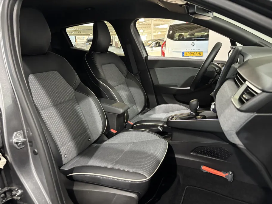 Renault Clio 145PK E-Tech Full Hybrid Techno Automaat | Digital Cockpit | 9,3' Navi | Climate Control | Apple CarPlay/Android Auto | Camera | Cruise Control | Armsteun | Lichtmetalen Velgen |