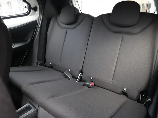 Toyota Aygo X Hybrid 115 play | LM Velgen | Stoelverwarming